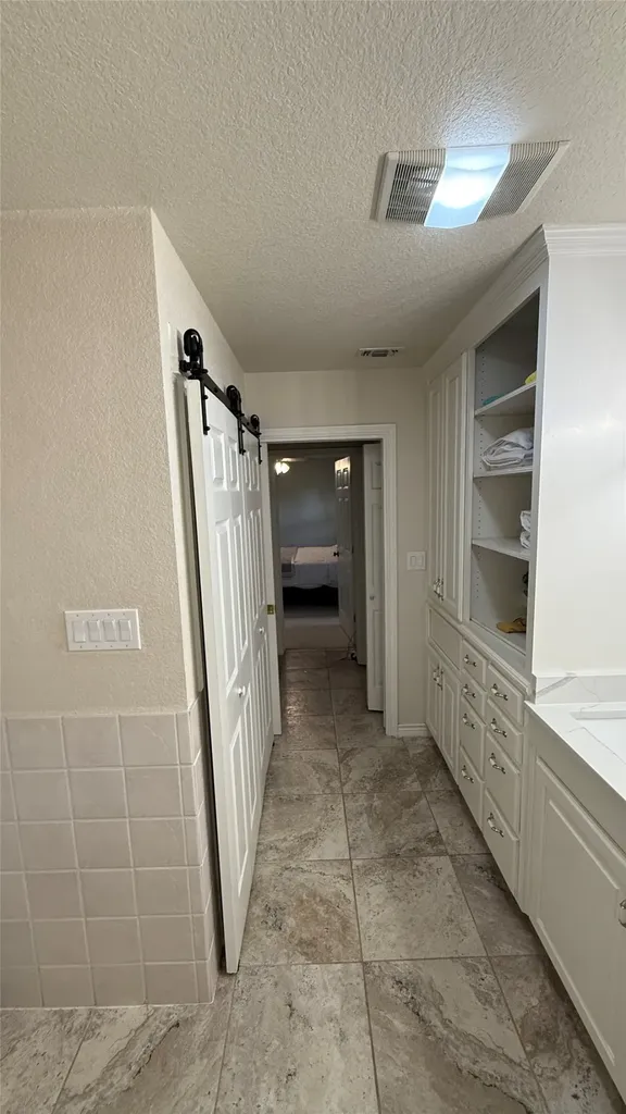 407 S Lakewood Circle Lake Bridgeport TX 76426