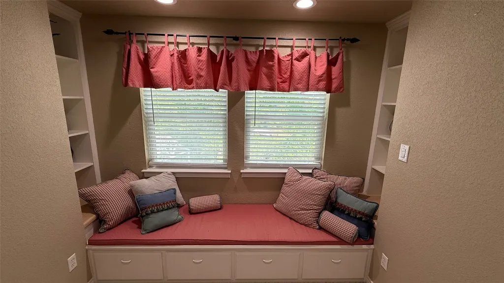 407 S Lakewood Circle Lake Bridgeport TX 76426