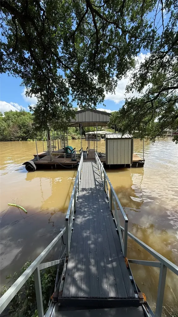 407 S Lakewood Circle Lake Bridgeport TX 76426