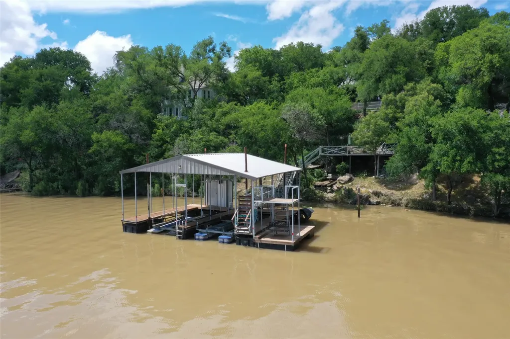 407 S Lakewood Circle Lake Bridgeport TX 76426
