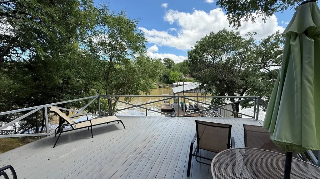 407 S Lakewood Circle Lake Bridgeport TX 76426