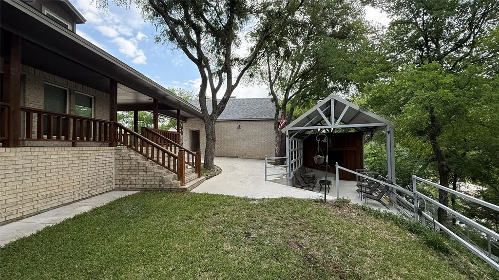 407 S Lakewood Circle Lake Bridgeport TX 76426
