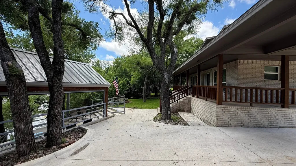 407 S Lakewood Circle Lake Bridgeport TX 76426