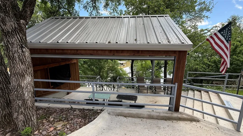 407 S Lakewood Circle Lake Bridgeport TX 76426