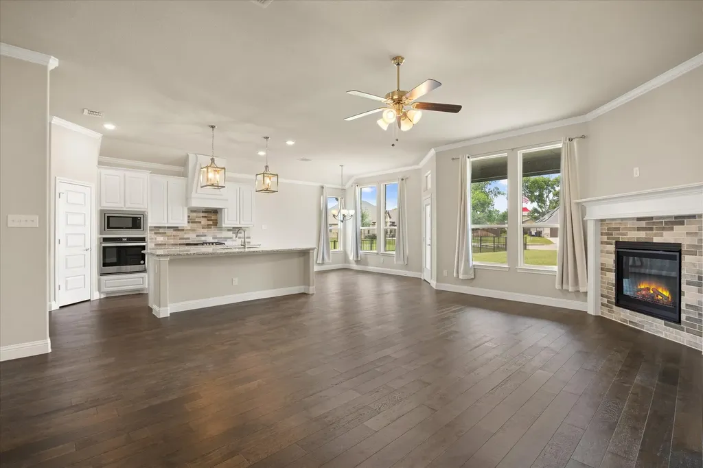 1089 Mickelson Drive Granbury TX 76048