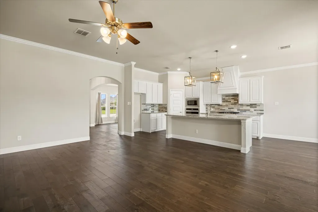 1089 Mickelson Drive Granbury TX 76048
