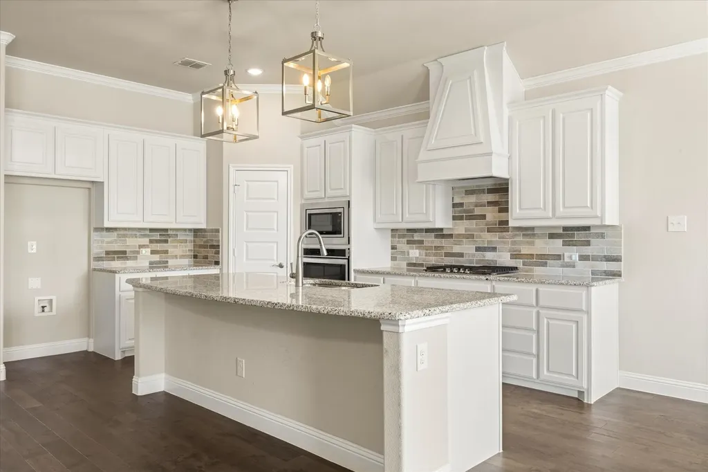 1089 Mickelson Drive Granbury TX 76048