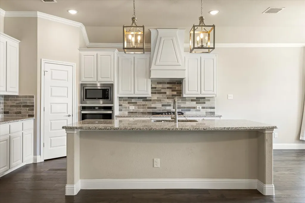 1089 Mickelson Drive Granbury TX 76048