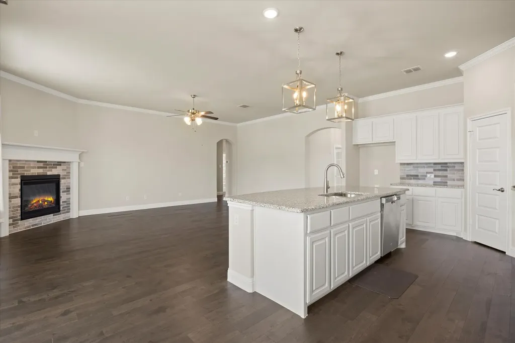 1089 Mickelson Drive Granbury TX 76048
