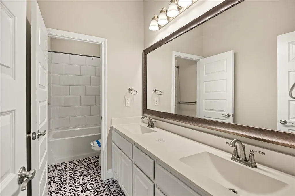 1089 Mickelson Drive Granbury TX 76048