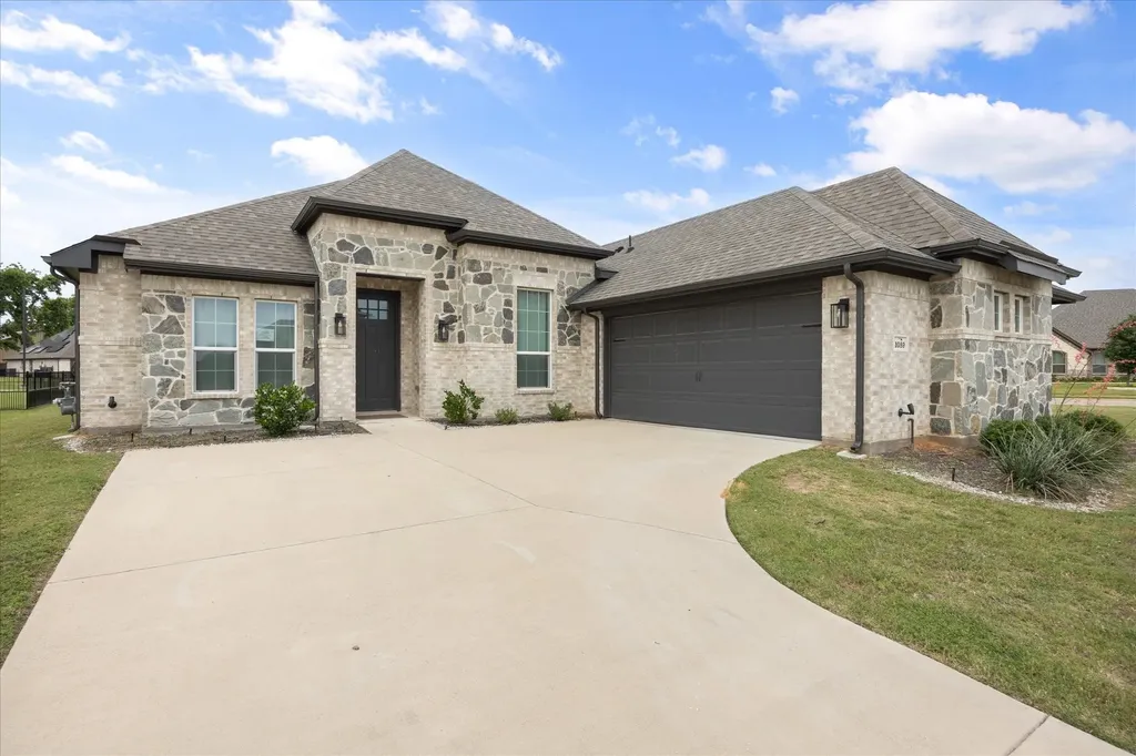 1089 Mickelson Drive Granbury TX 76048