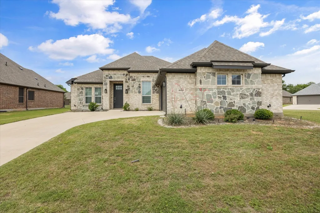 1089 Mickelson Drive Granbury TX 76048