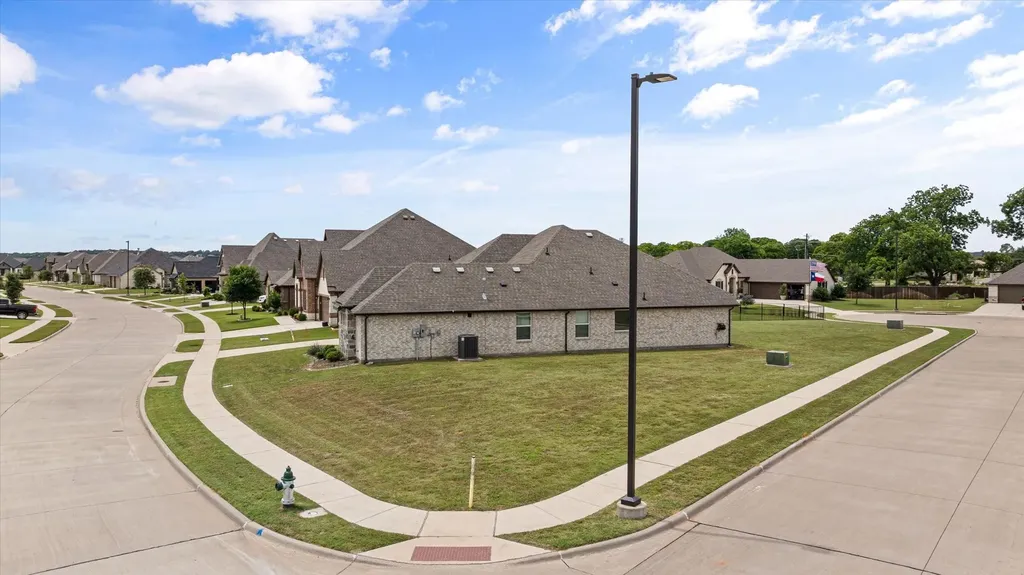 1089 Mickelson Drive Granbury TX 76048