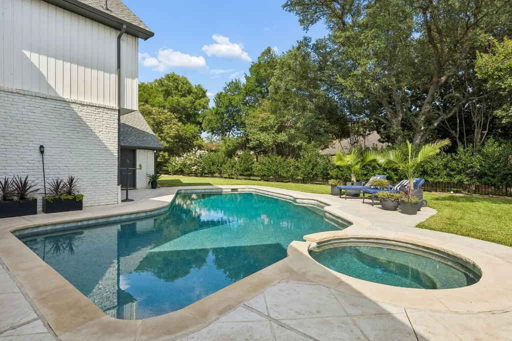 2204 Winding Hollow Lane Plano TX 75093