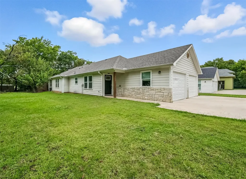910 N Throckmorton Sherman TX 75090