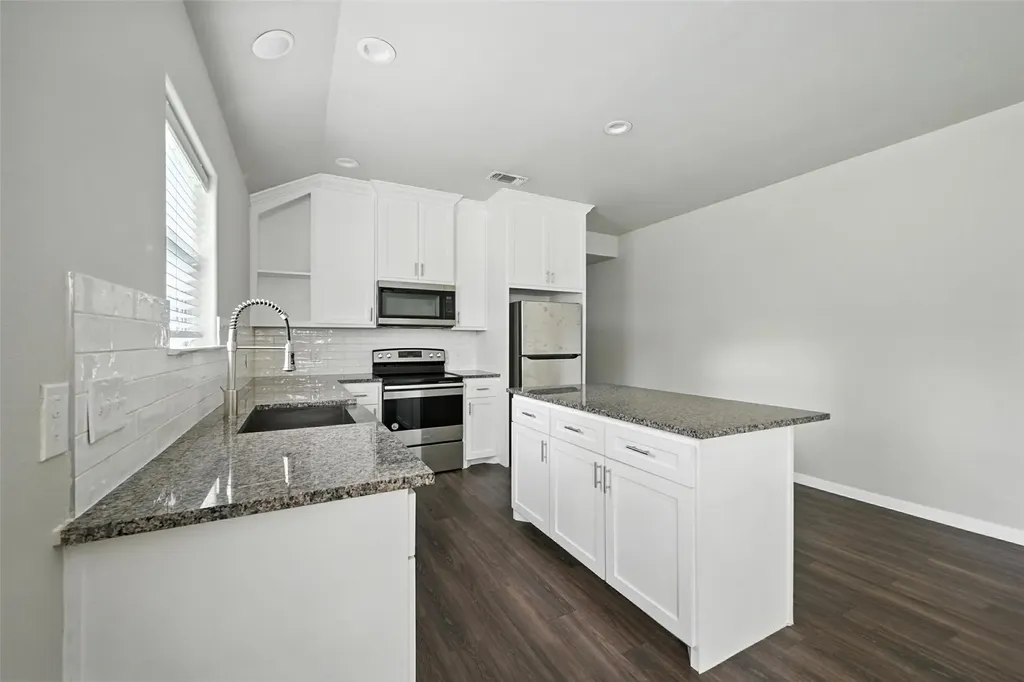 910 N Throckmorton Sherman TX 75090