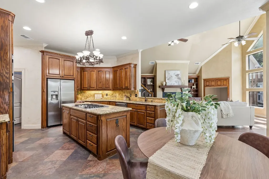 9 N Eagle Point Azle TX 76020