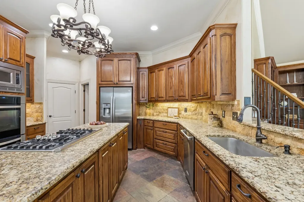 9 N Eagle Point Azle TX 76020
