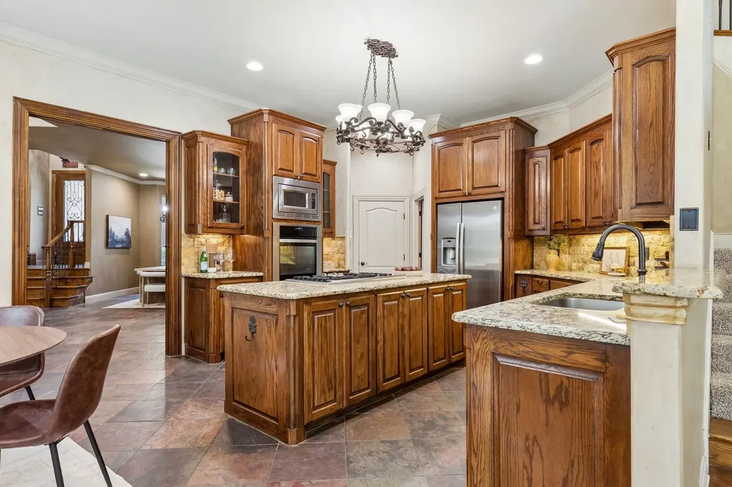 9 N Eagle Point Azle TX 76020
