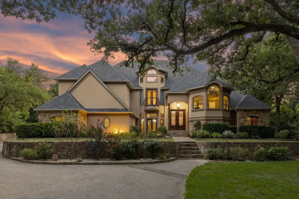 9 N Eagle Point Azle TX 76020