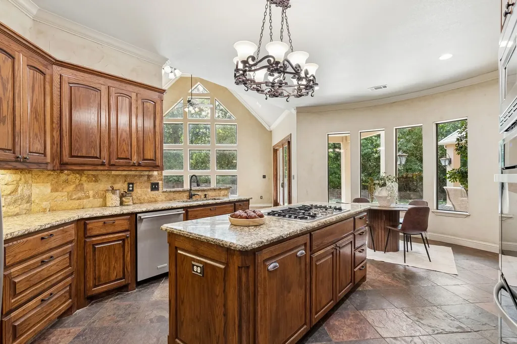 9 N Eagle Point Azle TX 76020