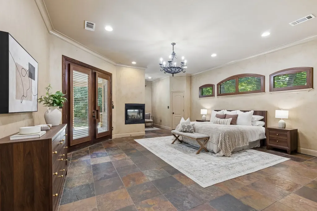 9 N Eagle Point Azle TX 76020
