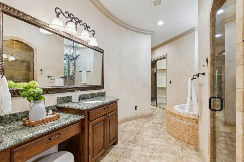 9 N Eagle Point Azle TX 76020