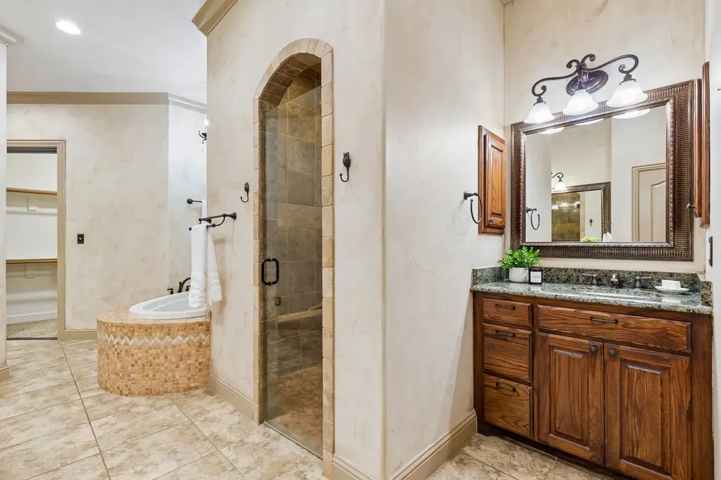 9 N Eagle Point Azle TX 76020