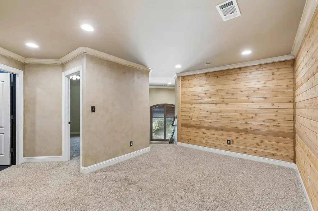 9 N Eagle Point Azle TX 76020