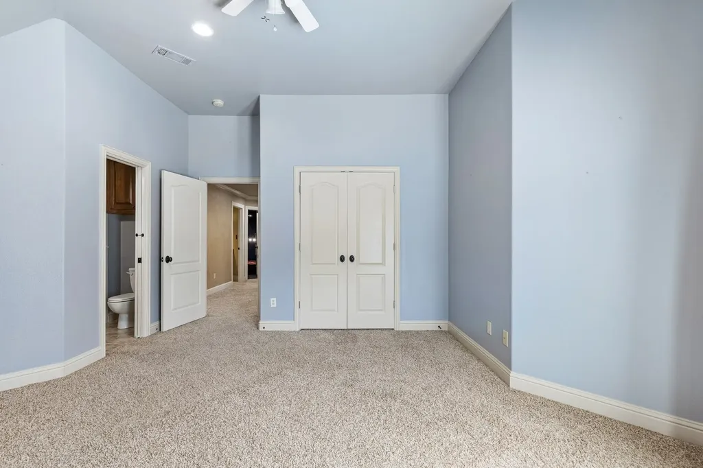 9 N Eagle Point Azle TX 76020