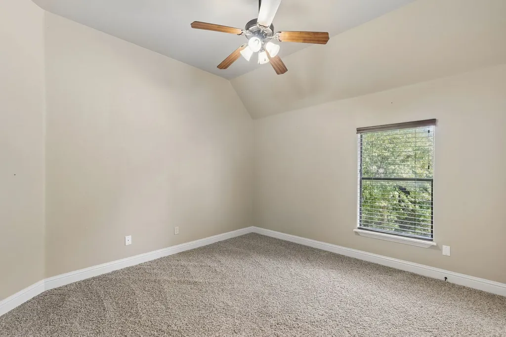 9 N Eagle Point Azle TX 76020