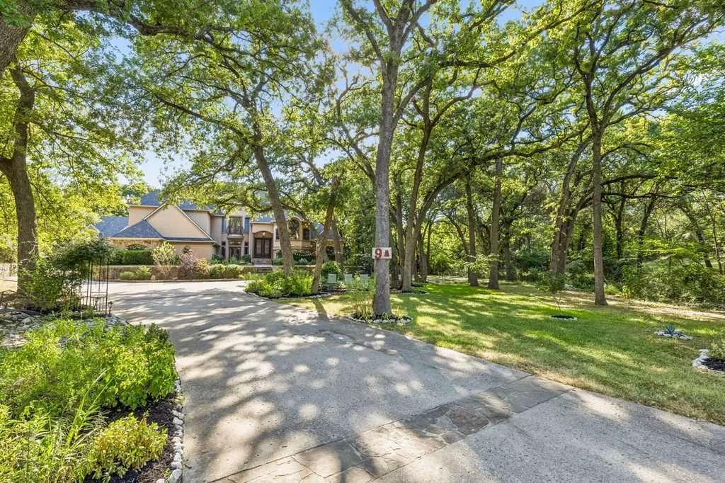 9 N Eagle Point Azle TX 76020