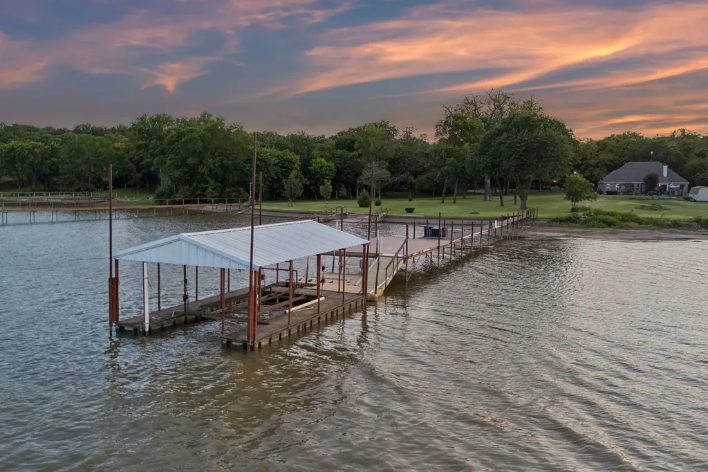 9 N Eagle Point Azle TX 76020