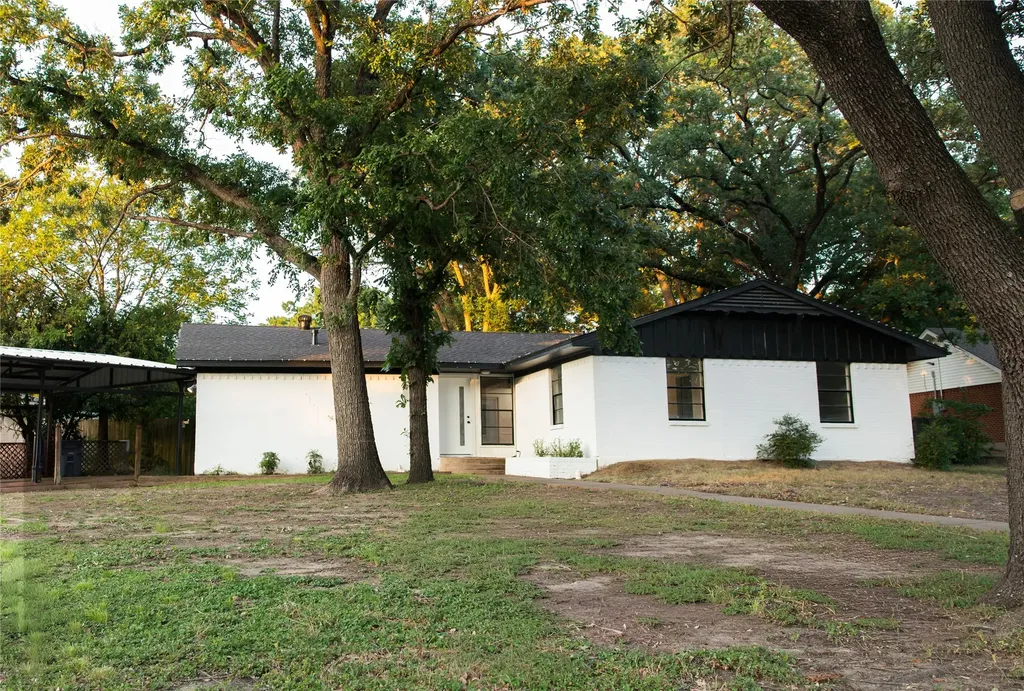 805 Lynn Court Ennis TX 75119