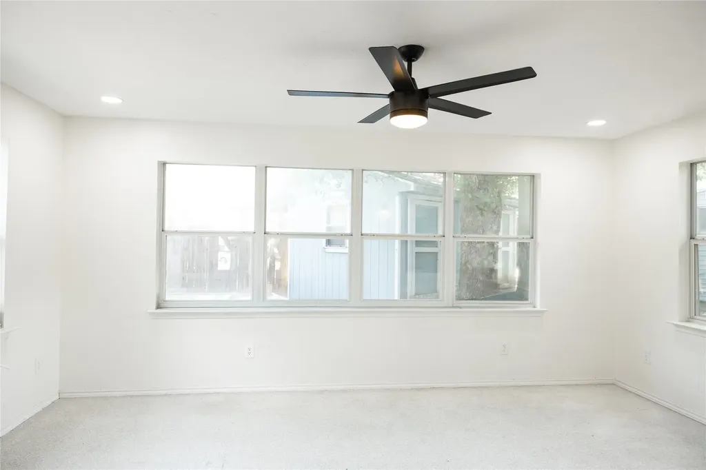 805 Lynn Court Ennis TX 75119