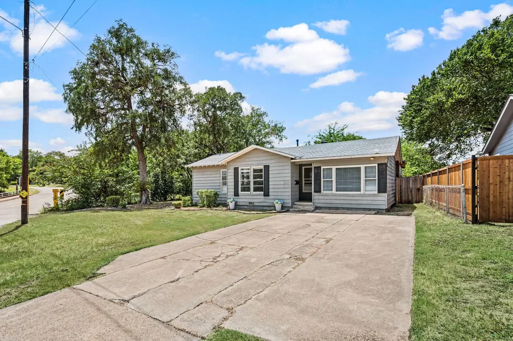 3501 Eastridge Drive Haltom City TX 76117