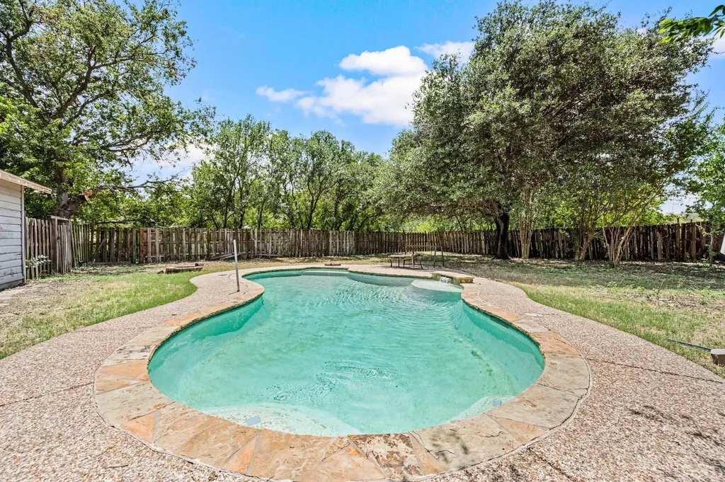 3501 Eastridge Drive Haltom City TX 76117
