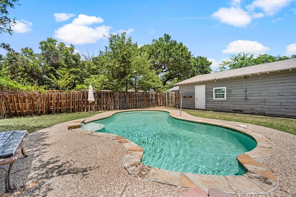 3501 Eastridge Drive Haltom City TX 76117