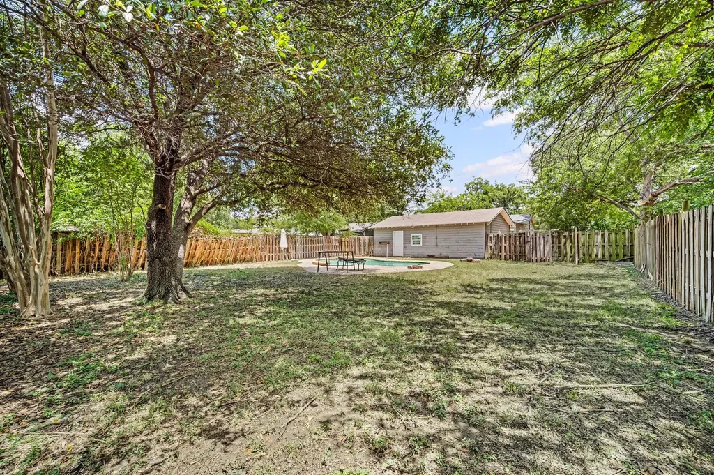 3501 Eastridge Drive Haltom City TX 76117