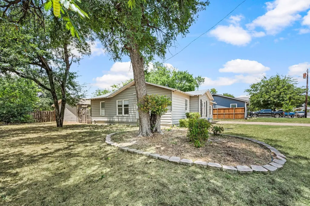 3501 Eastridge Drive Haltom City TX 76117