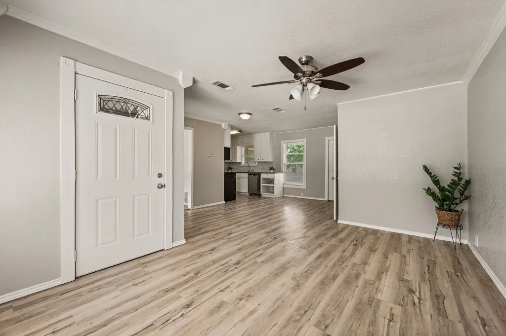 3501 Eastridge Drive Haltom City TX 76117