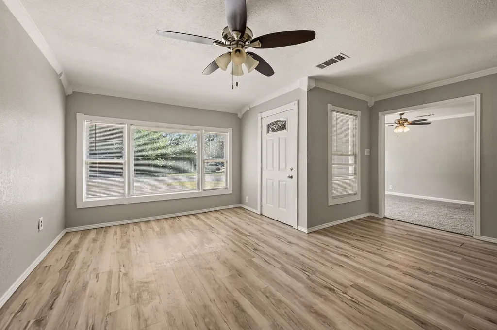 3501 Eastridge Drive Haltom City TX 76117