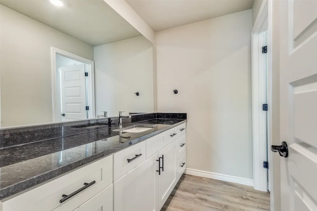 1933 Woodlawn Way Argyle TX 76226