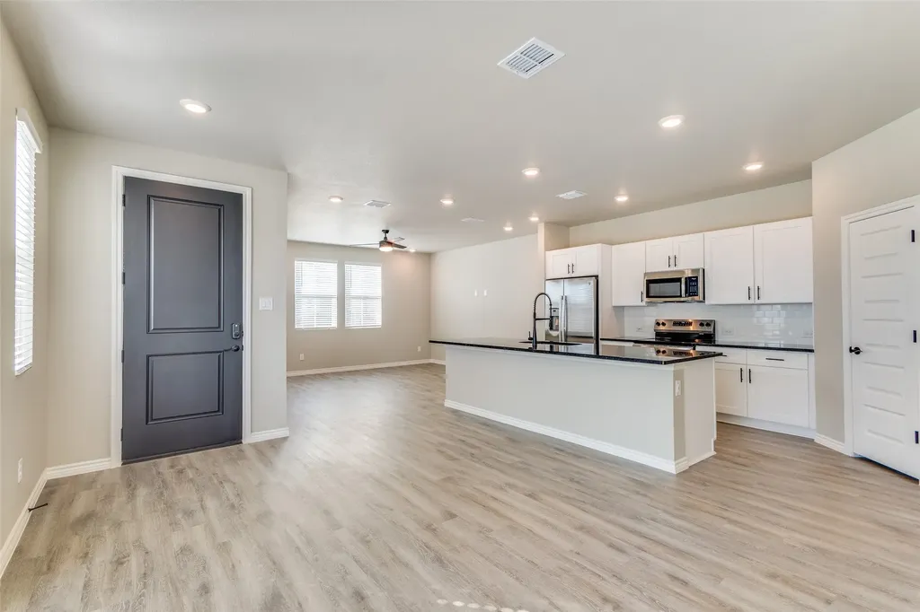 1933 Woodlawn Way Argyle TX 76226