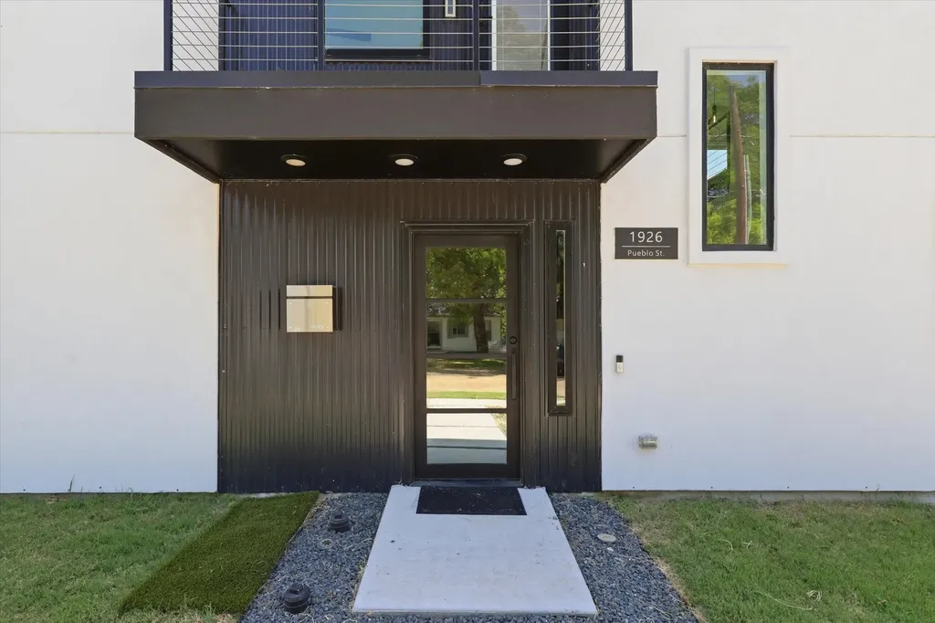 1926 Pueblo Street Dallas TX 75212