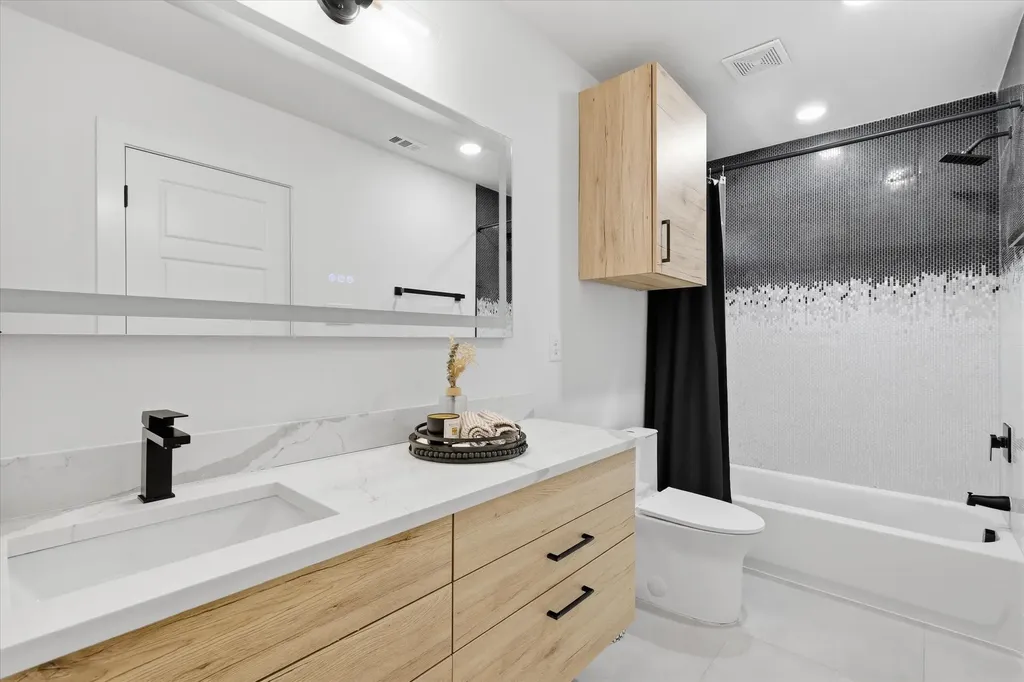 1926 Pueblo Street Dallas TX 75212