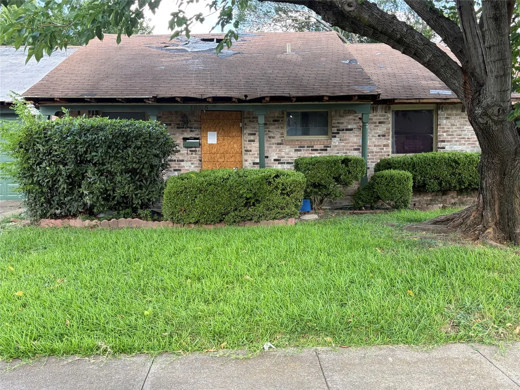 1605 Acosta Street Grand Prairie TX 75051