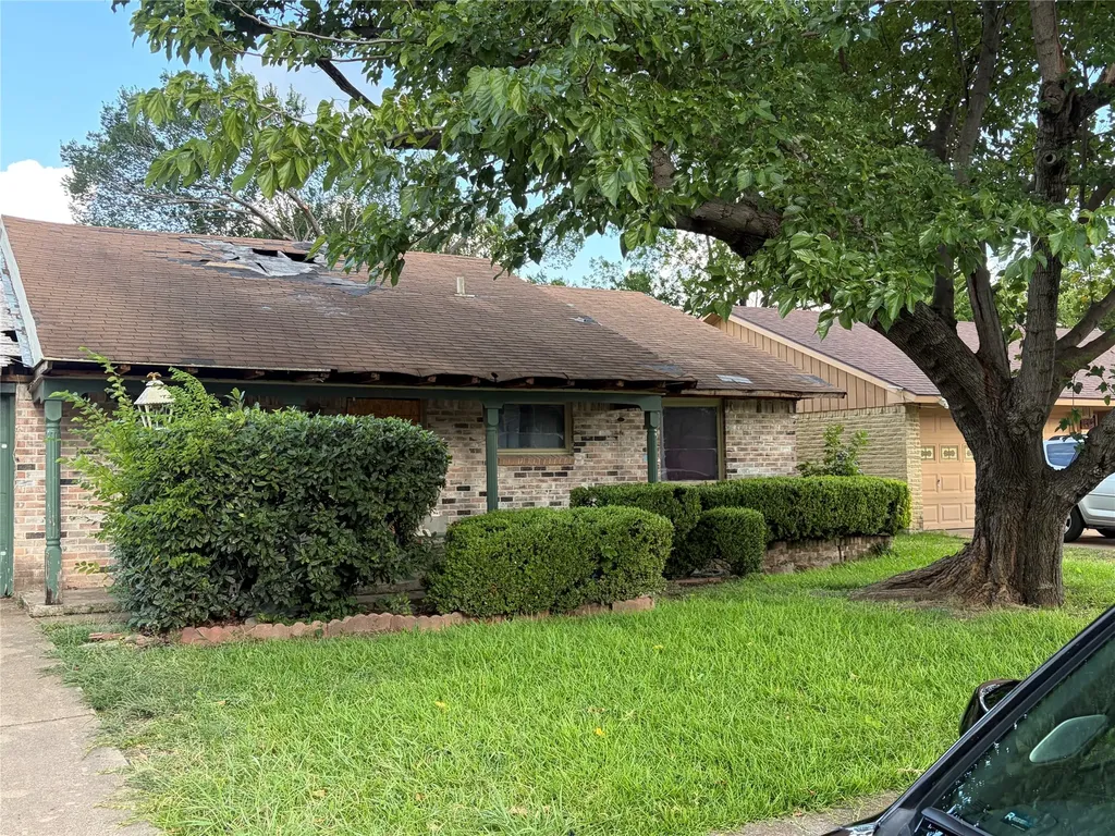 1605 Acosta Street Grand Prairie TX 75051