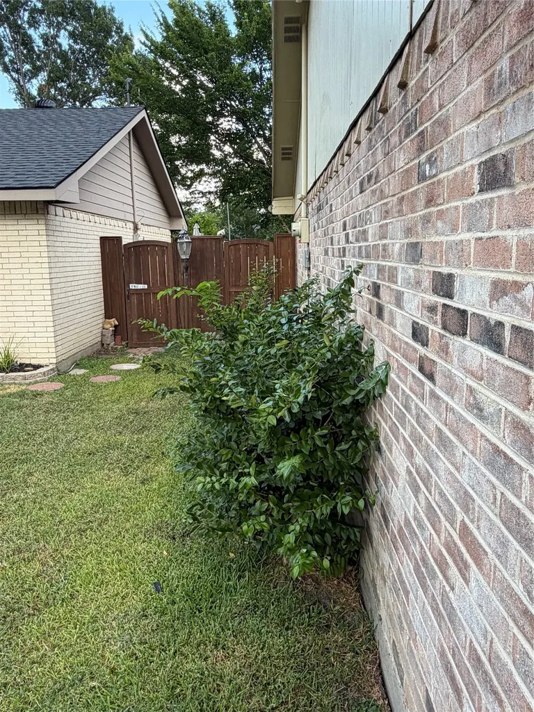 1605 Acosta Street Grand Prairie TX 75051