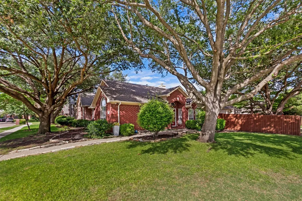 6800 Forest Hills Drive Plano TX 75023